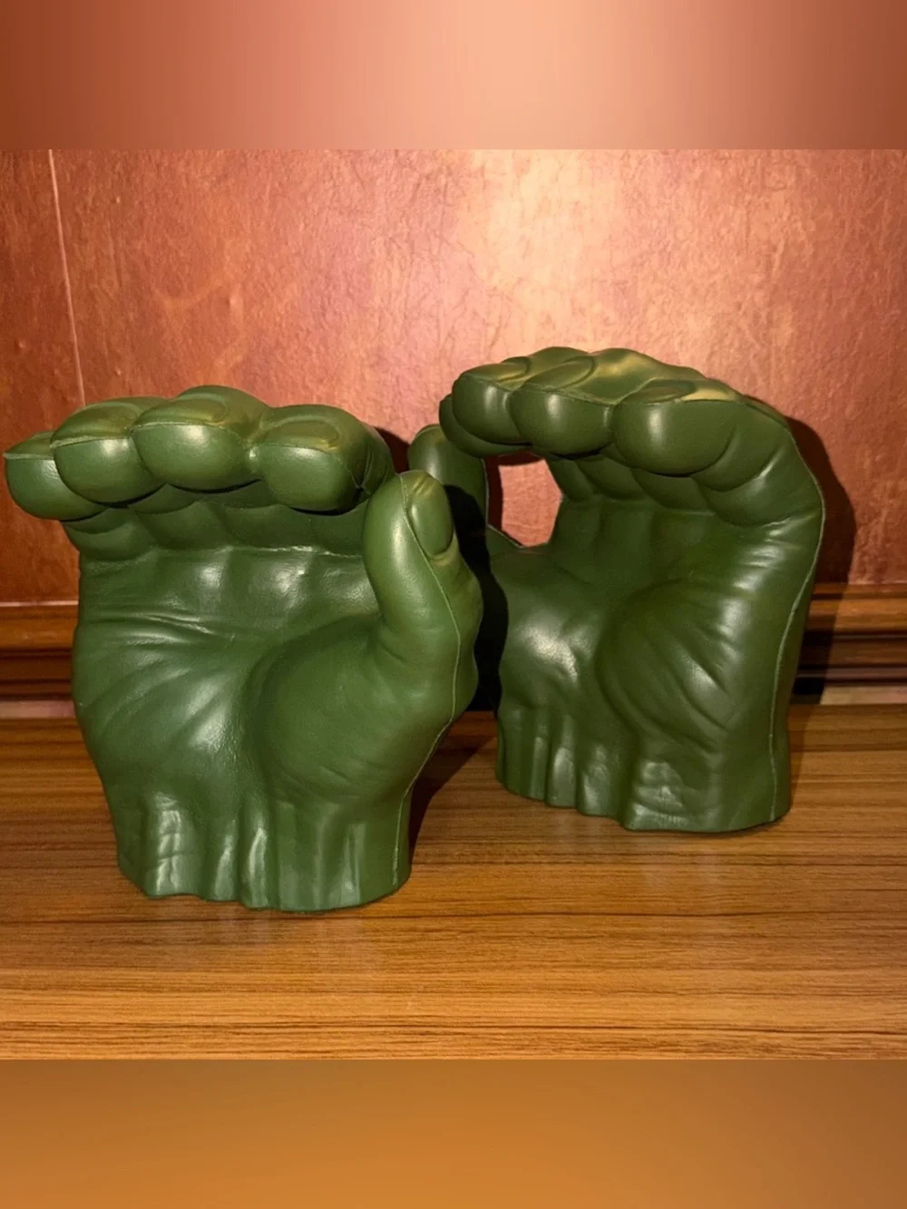 Marvel Hasbro 2015 Avengers Incredible Hulk Open Grip Green Foam Glove Hand
